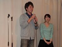 下写真：2013年度互助会の様子（大阪城宝探しゲーム＆ディナー）